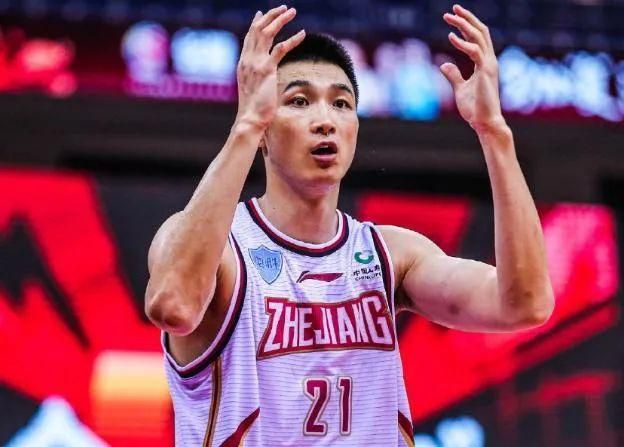 皇马今日照常进行训练，费兰-门迪、阿拉巴、米利唐、库尔图瓦缺席合练，其余球员皆参加训练。